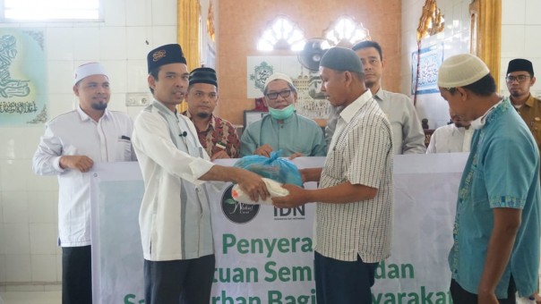UAS Salurkan Paket Sembako dan Qurban di Pinggiran Kota Pekanbaru (foto/int)