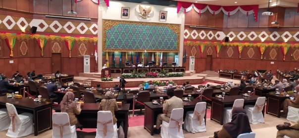 Rapat paripurna DPRD Riau tentang pandangan umum Fraksi terhadap rancangan peraturan daerah provinsi Riau tentang pertanggungjawaban pelaksanaan APBD provinsi Riau tahun 2019