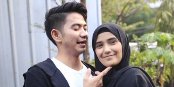 Rizki Syafaruddin alias Rizki D'Academy (DA) dan istrinya Nadya Mustika Rahayu