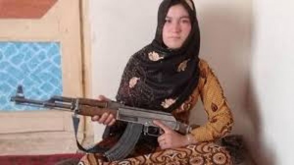 Gadis Afghanistan Menembak Mati 2 Pria Taliban yang Membunuh Orangtuanya