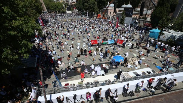 Setelah 86 Tahun, Umat Muslim Adakan Sholat Jum'at Untuk Pertama Kalinya di Hagia Sophia Pasca Diubah Jadi Mesjid