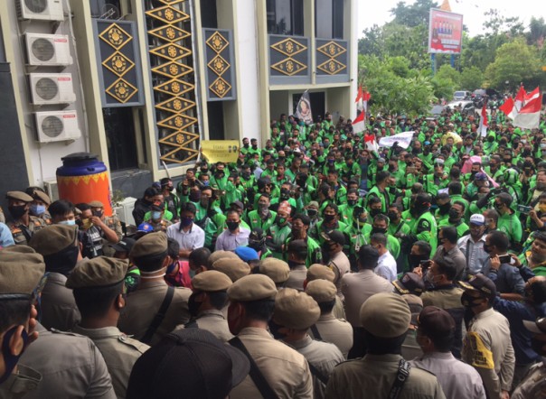 Demo Gojek di DPRD Pekanbaru