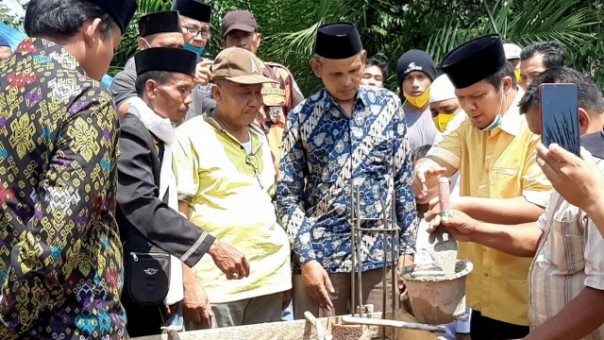 Kiat Andi Putra Kunjungi Desa Lubuk Kebun LTD, Langsung Bangun Surau (foto/int)