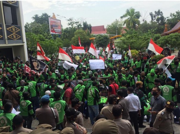 Ratusan Driver Gojek Demo di DPRD Pekanbaru, Omset UMKM Kuliner Ini Turun Hingga Rp500 Ribu (foto/int)