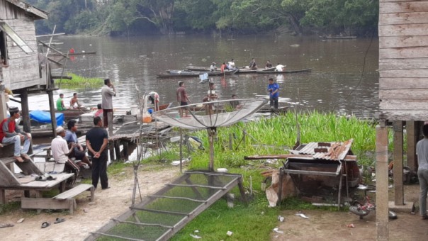 Mencari Ikan di Sungai Kampar, Warga Kuala Terusan Pangkalan Kerinci Diduga Tenggelam (foto/ardi)