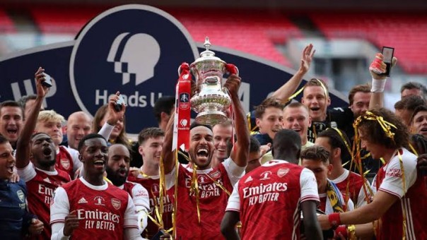 Skuad Arsenal merayakan kemenangan dinFinal Piala FA