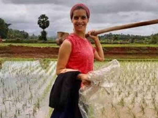 Terjebak di Desa Karnataka Karena COVID-19, Wanita Spanyol Ini Belajar Pertanian dan Dialek Lokal India