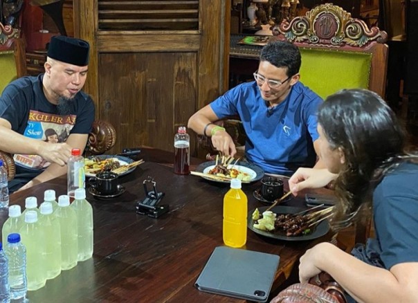 Sandiaga Uno Makan Sate di Rumah Ahmad Dhani, Netizen: Orang Baik Kumpul Dengan Orang Baik (foto/int)