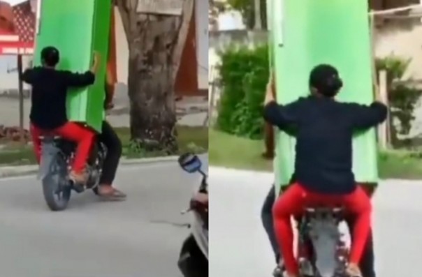 Viral Emak-emak Bawa Kulkas Pakai Sepeda Motor, Netizen: Biar Orang Tahu Beli Kulkas Baru (foto/int)