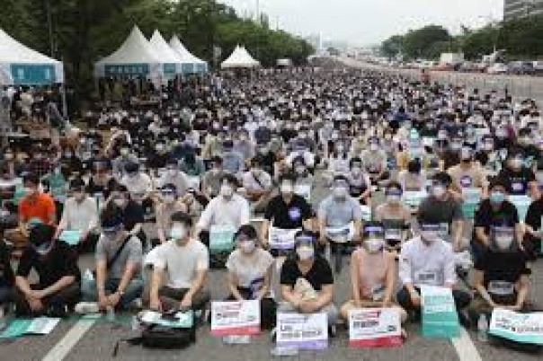 Dokter di Korea Selatan Lakukan Pemogokan Masal Terkait Rencana Membuka Sekolah Kedokteran di Tengah Pandemi