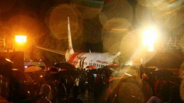 Terbelah Dua, Pesawat Air India Express 16 Orang Meninggal Dunia (foto/int)