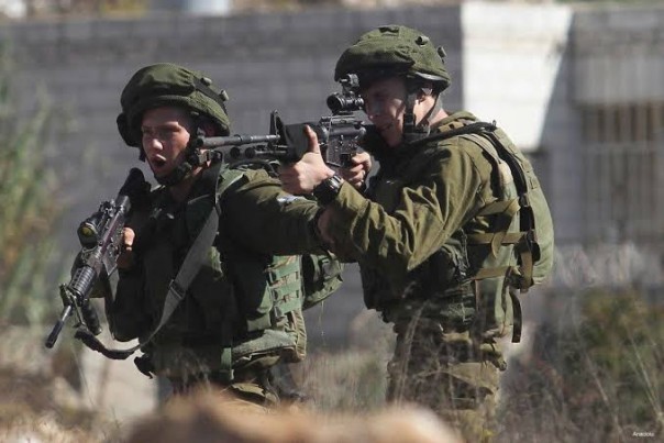 Tentara Israel menembak warga