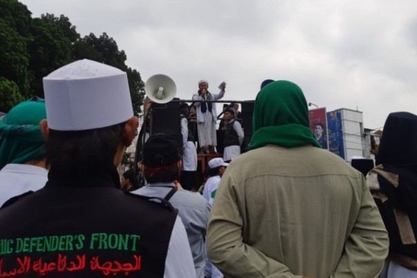 Demo masyarakat Tasikmalaya menuntut Denny Siregar. Foto: int 