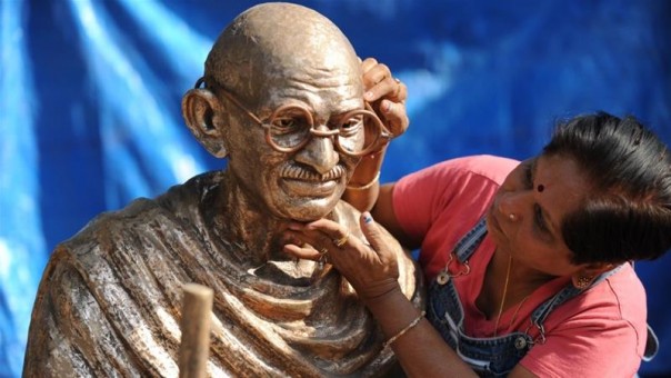 Kacamata Ikon Pahlawan Kemerdekaan India Mahatma Gandhi Mulai Dijual di Inggris