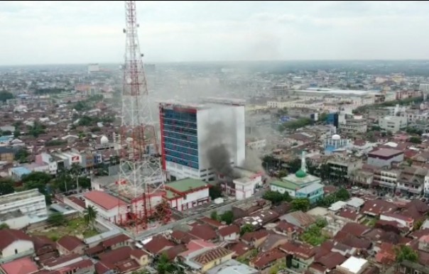 Gedung STO Telkom di Pekanbaru terbakar