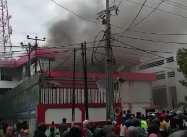 Diduga Gedung server telkom terbakar