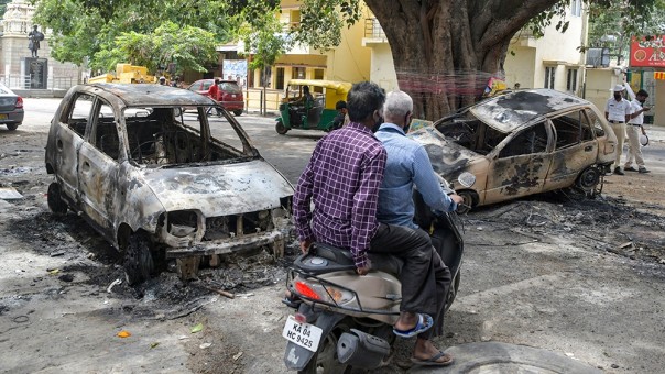 Kembali, Bentrokan Mematikan Terjadi di Bengaluru Terkait Sebuah Postingan di Facebook