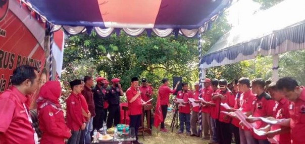 Lantik Ranting PDI-P Sentajo Raya, Halim Ajak Bersama-sama Menangkan Pilkada (foto/int)