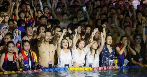 Pesta yang Dihadiri Ribuan Orang di Wuhan Terjadi Saat Dunia Berjuang Dengan COVID-19, Tuai Kecaman Publik