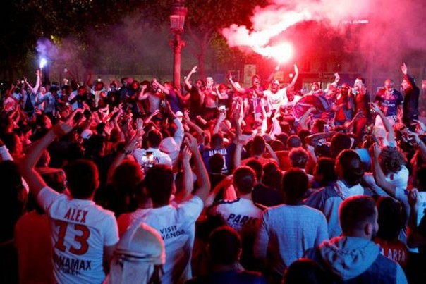 Rayakan Kemenangan PSG, Ribuan Pendukung Berpesta di Jalanan, Tak Peduli Covid-19 Meningkat di Prancis