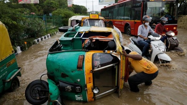 Hujan Deras Membanjiri Kota New Delhi, Picu Kekacauan yang Luar Biasa