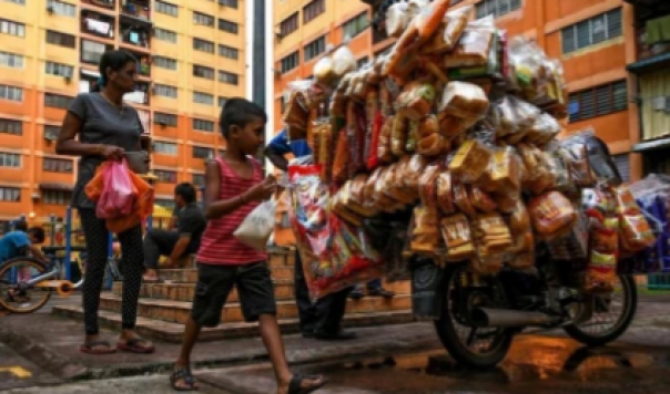 Tragis, Warga Malaysia Dipaksa Bertahan Hidup Dengan Mie Instan dan Putus Sekolah Karena Pandemi