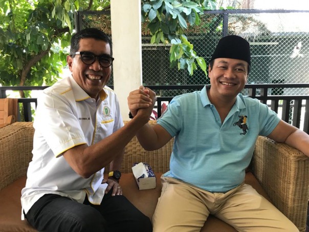 Salam komando Pengurus DPD I Golkar Riau Parisman Ihwan dan Yulisman 