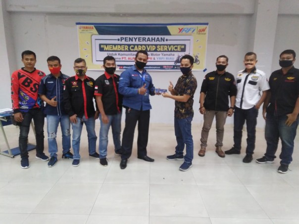 PT Alfa Scorpii serahkan Kartu VIP untuk Service ke komunitas YRFI Riau