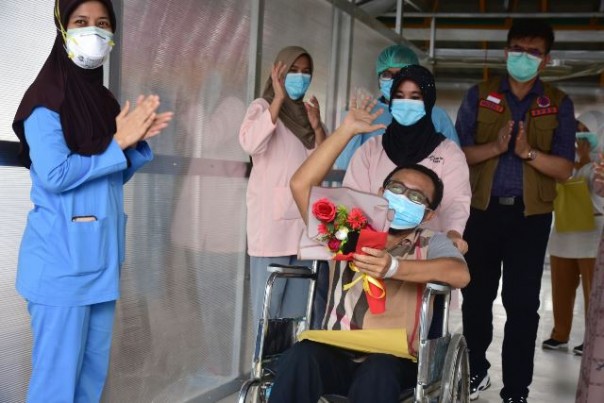 Salah seorang pasien Covid-19 di Riau yang dinyatakan sembuh setelah menjalani perawatan. Foto: int 