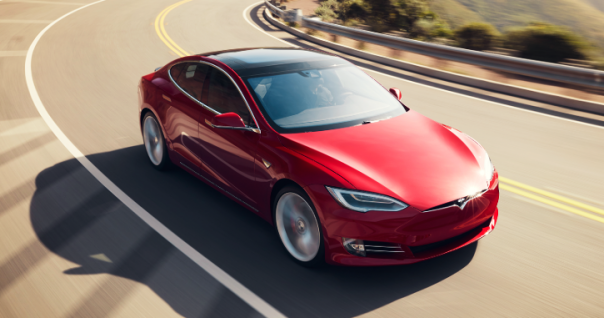 Mobil Tesla Kini Mampu Mendeteksi Batas Kecepatan Secara Visual dan Mengatur Kecepatan Jelajah Hanya Dengan Satu Ketukan