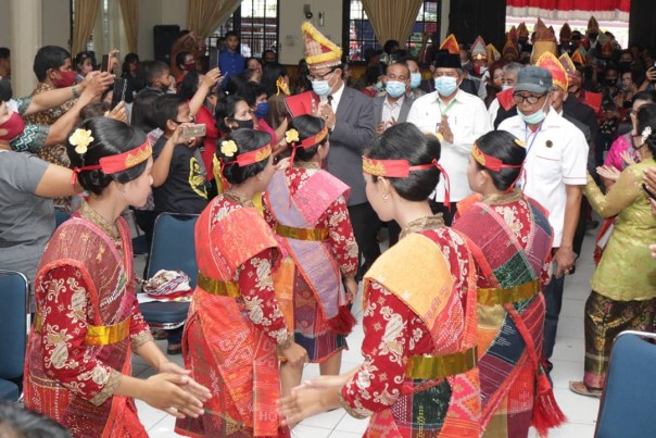 Bupati Siak Alfedri Menghadiri Pelantikan Pengurus DPD dan DPC Ikatan Keluarga Batak Riau Kabupaten Siak (foto/int)
