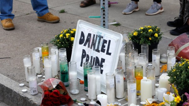 Tanpa Menggunakan Sehelai Benang, Para Pengunjuk Rasa Tuntut Keadilan Setelah Kematian Daniel Prude