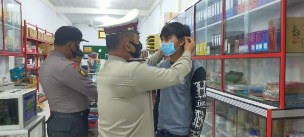 Tingkatkan Patroli, Polsek Pangkalan Kerinci Himbau Warga Patuhi Protokol Kesehatan