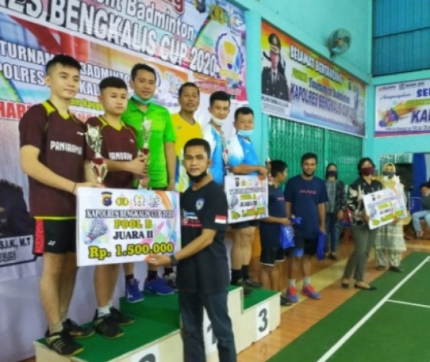 Indra Gunawan saat menjadi juara 1 Badminton Kapolres Bengkalis cup