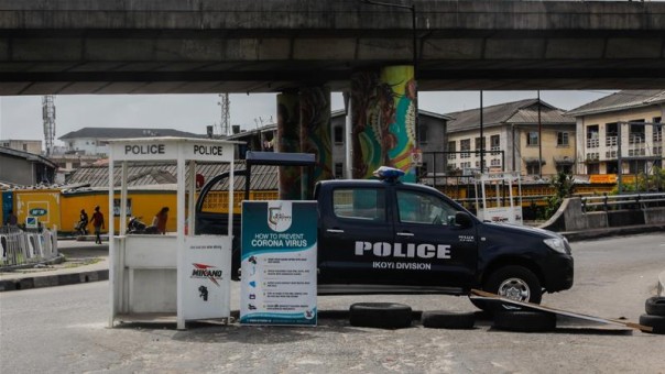Wanita Ini Dipekosa Oleh Polisi Hingga Puluhan Kali Karena Berusaha Menegakkan Aturan COVID-19 di Nigeria