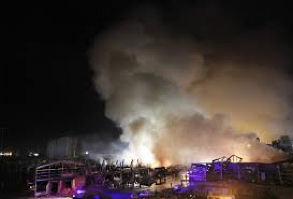 Api Kembali Menghanguskan Reruntuhan Pelabuhan Beirut, Tuai Kemarahan Warga Libanon Terhadap Pemerintah