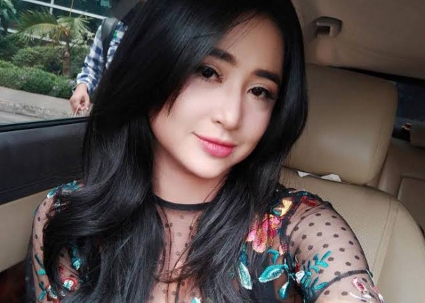 Dewi Perssik (net) 