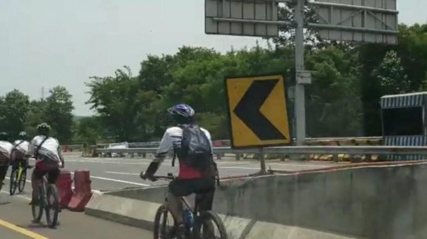 Polisi Lakukan Investigasi Terkait Pengendara Sepeda yang Melawan Arus Lalu Lintas di Tol Jagorawi