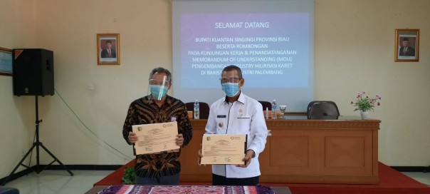 Bupati Mursini Lakukan MoU BRSI Palembang Dalam Pengembangan Industri Hilir Karet (foto/Zar)
