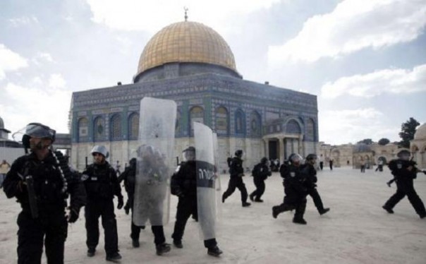 Tentara Israel di Mesjid Al Aqsa