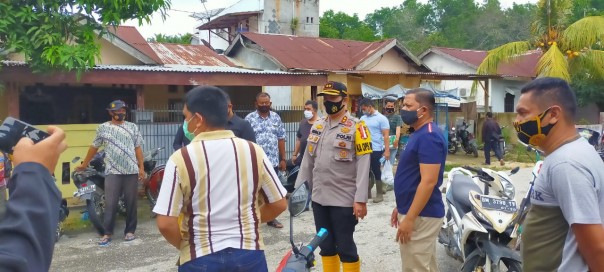 Banjir di Pemukiman Warga, Kapolres Pelalawan dan Kapolsek Pangkalan Kerinci Lamukan Pengamanan