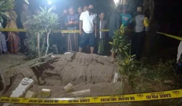 Makam Anis ditemukan warga sudah dibongkar 
