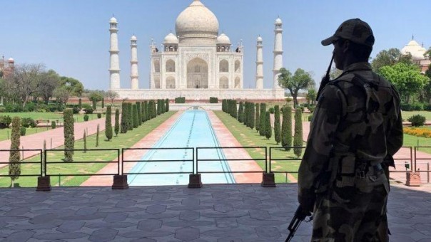 Setelah Enam Bulan Taj Mahal Dibuka Kembali, Para Pengunjung Akhirnya Dapat Berfoto Kembali 