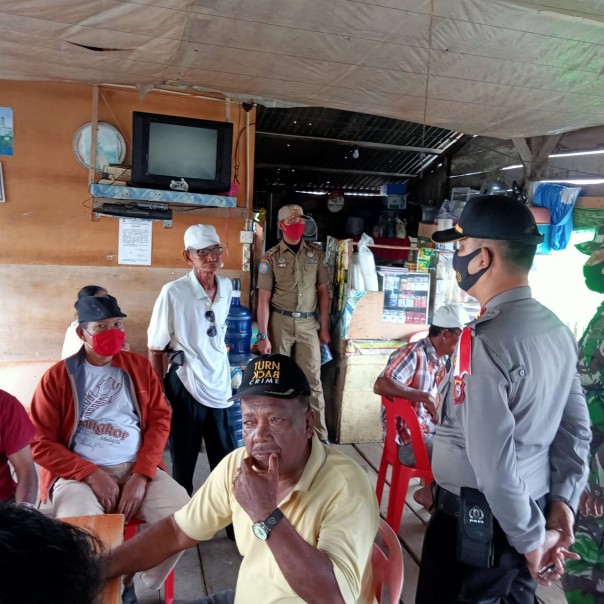 Personil Polsek Kuala Kampar bersama TNI dan Satpol PP Laksanakan Giat Operasi Yustisi di Kelurahan Teluk Dalam