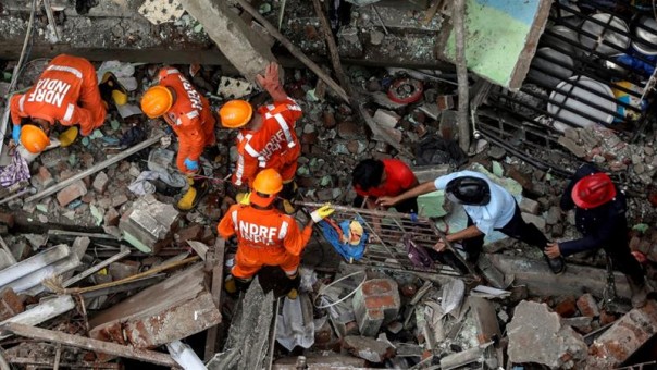 Tengah Asyik Tertidur, Belasan Orang di India Tewas Dalam Reruntuhan Bangunan Tua di Mumbai