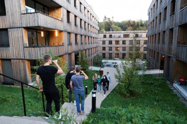 Pemerintah Swiss Memaksa 2.500 Siswa Untuk Dikarantina Setelah Wabah Covid-19 Merebak di Sekolah Perhotelan