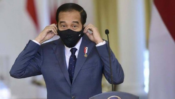 Presiden Jokowi menggunakan masker (net) 