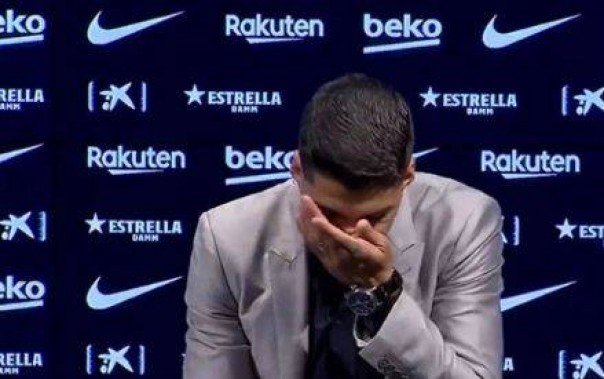 Luis Suarez menangis