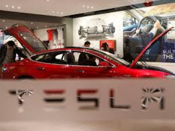 Tesla Motors Bermasalah, Dua Orang Mati Dalam Kecelakaan, Ternyata Ini Penyebabnya...