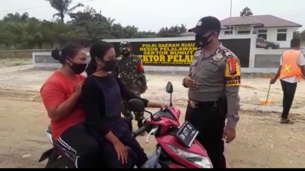 Polsubsektor Pelalawan Sosialisasikan AKB Guna Cegah Covid-19